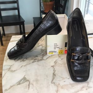 Liz Claiborne dark brown crocco 9.5